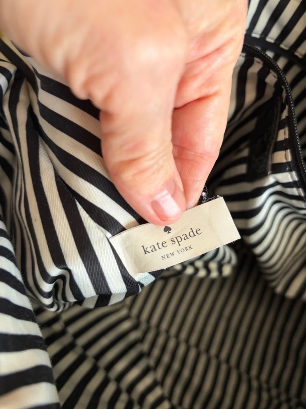 Kate Spade Hampton Theresa Large Tote Leather Shoulder Bag with Turn-Lock - Picture 6 of 16